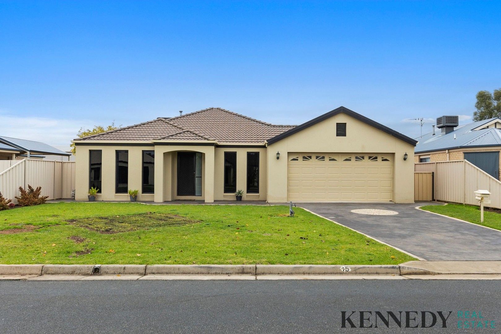 3 bedrooms House in 15 Derry Drive YARRAWONGA VIC, 3730