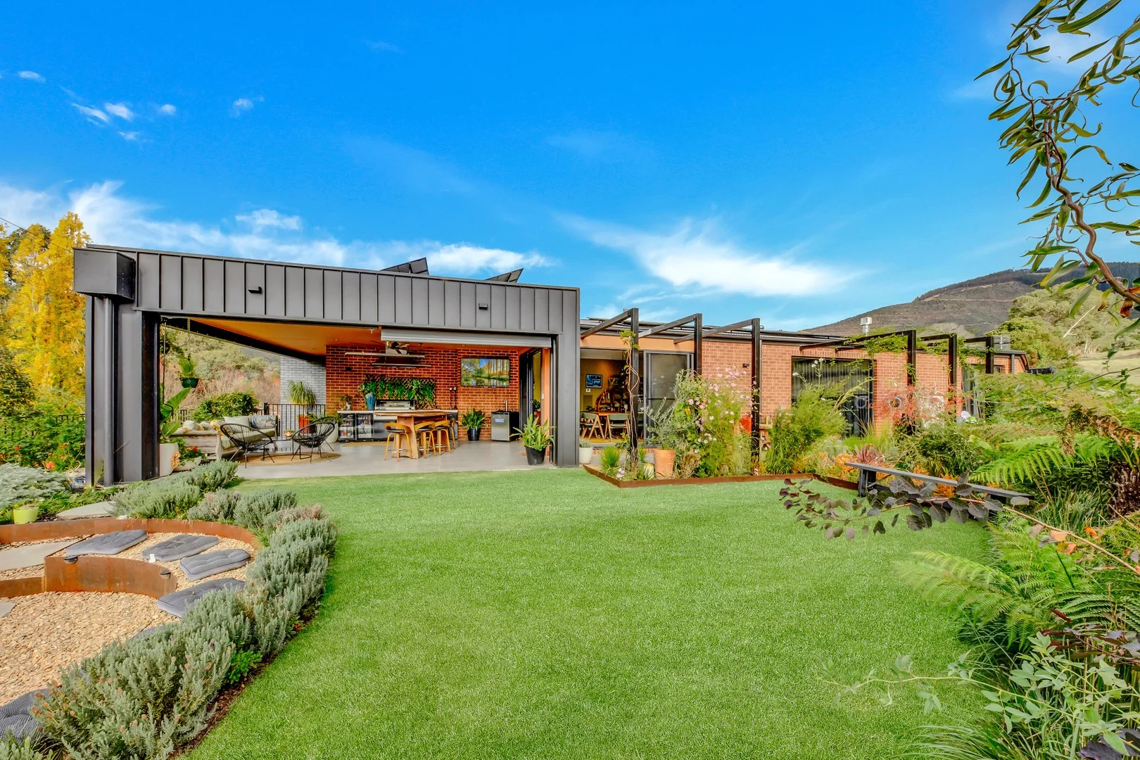 Primary image of 2/72 Coronation Avenue, Bright VIC 3741