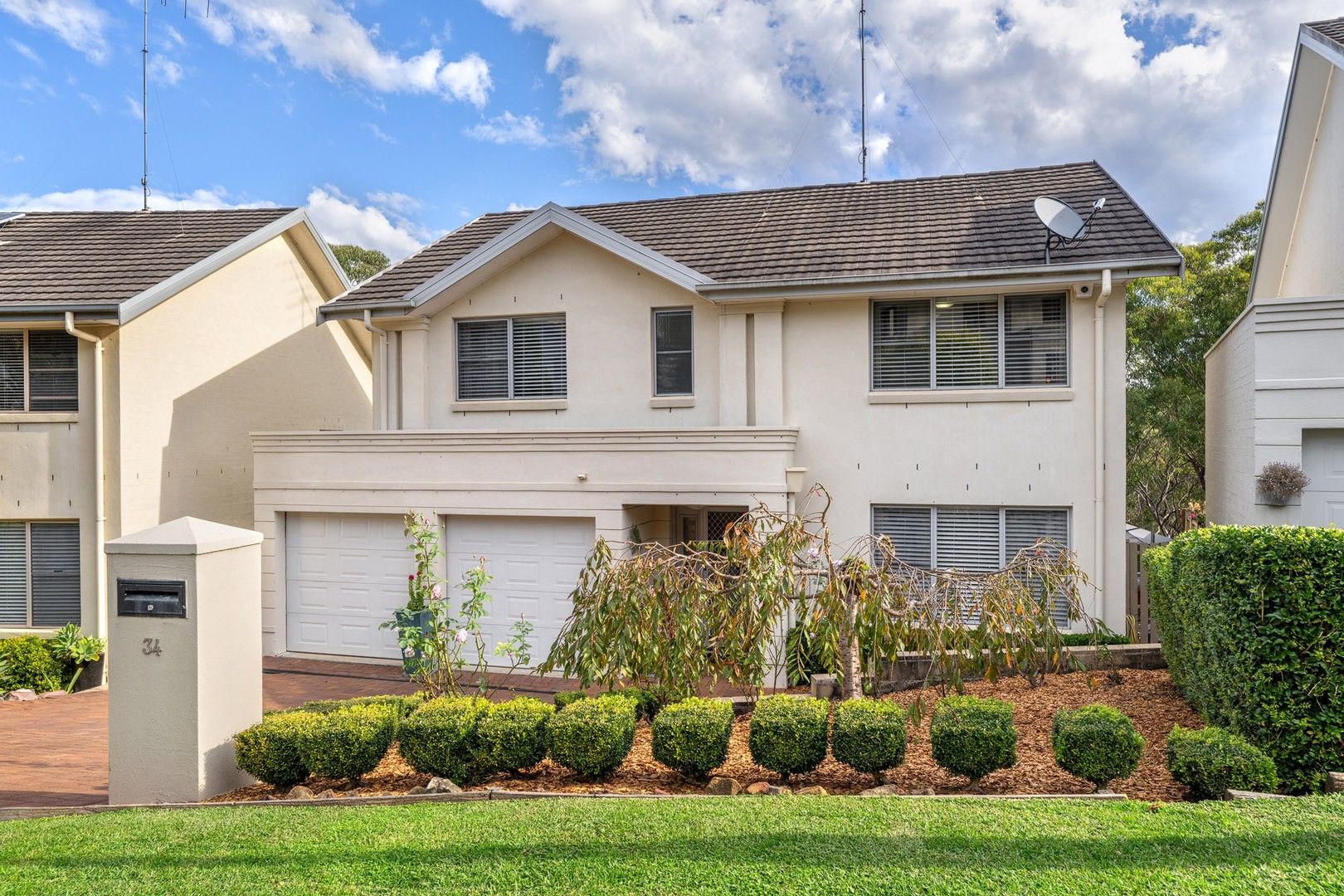 5 bedrooms House in 34 Wattlecliffe Drive BLAXLAND NSW, 2774