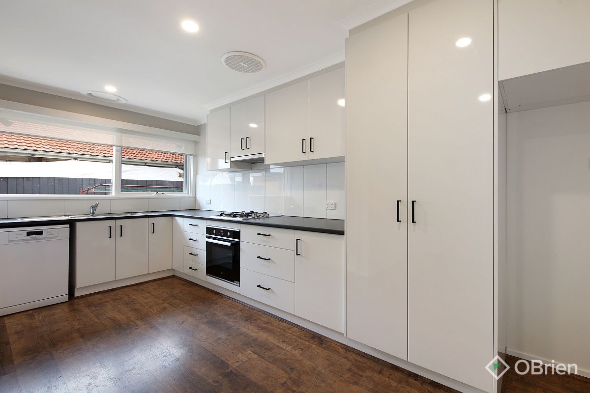 2 bedrooms Villa in 4/18 Golf Links Avenue OAKLEIGH VIC, 3166