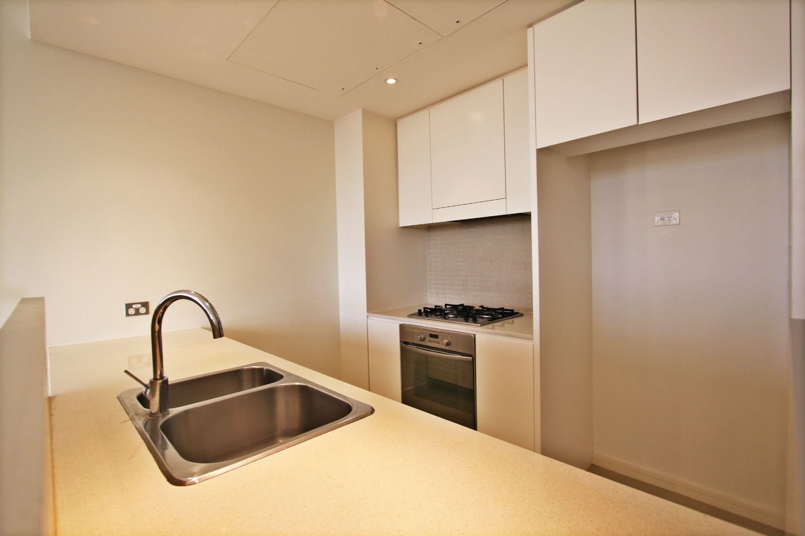 1 bedrooms Apartment / Unit / Flat in 610/103 Forest Road HURSTVILLE NSW, 2220