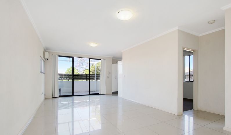 3 bedrooms Apartment / Unit / Flat in 14/11-15 Dixon Street PARRAMATTA NSW, 2150