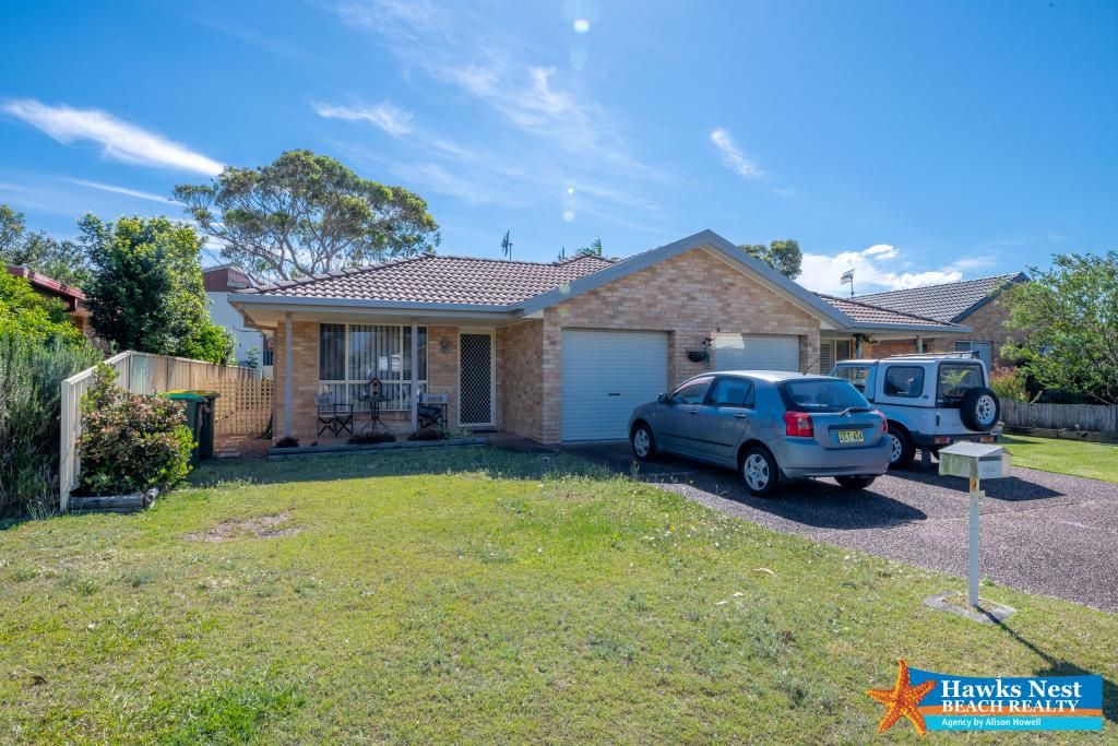 3 bedrooms Villa in 1/42 Budgeree Street TEA GARDENS NSW, 2324