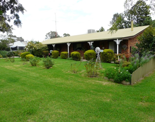 2 Cowley Street, Tocumwal NSW 2714