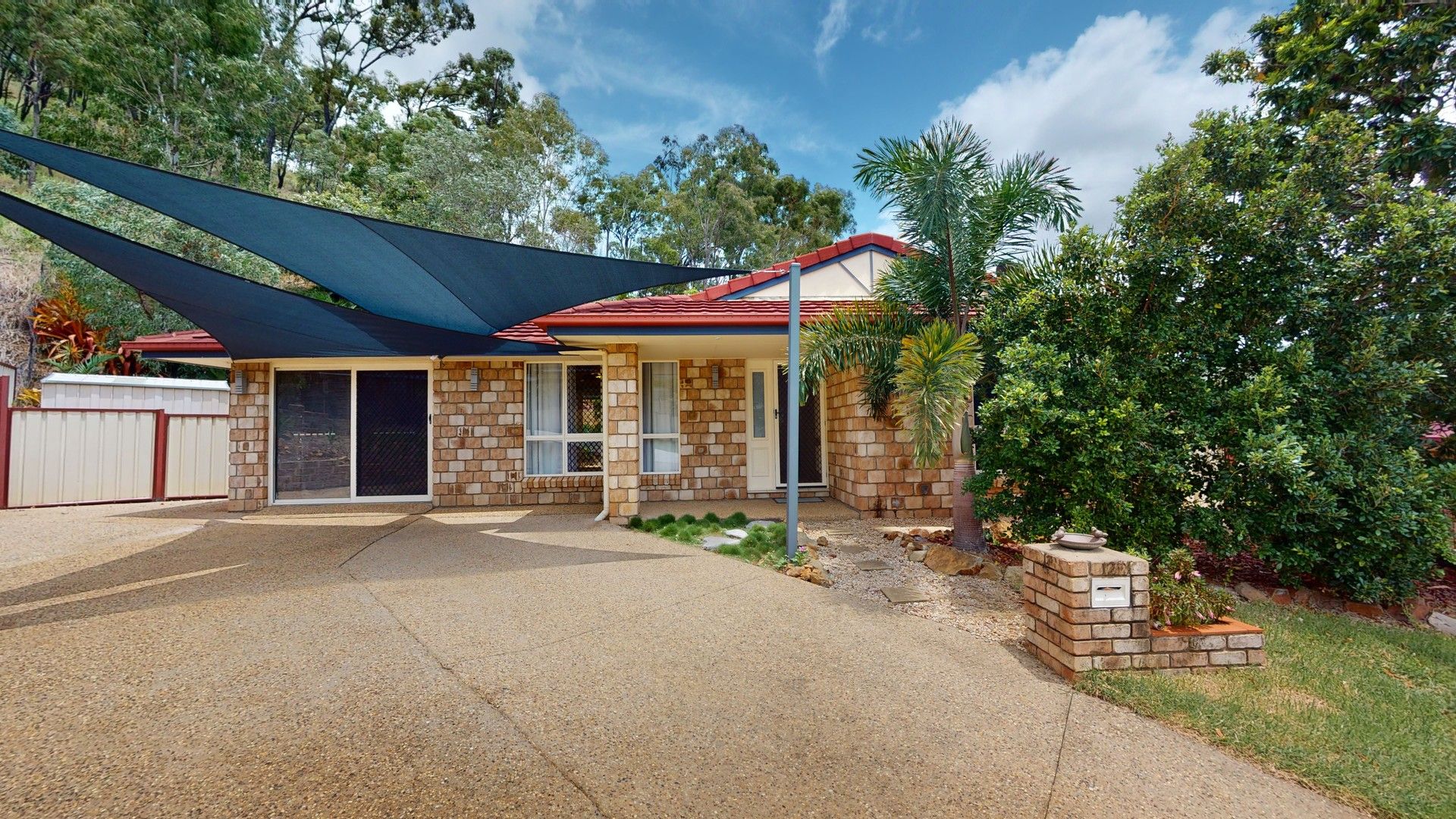 4 bedrooms House in 12 Archer View Terrace FRENCHVILLE QLD, 4701