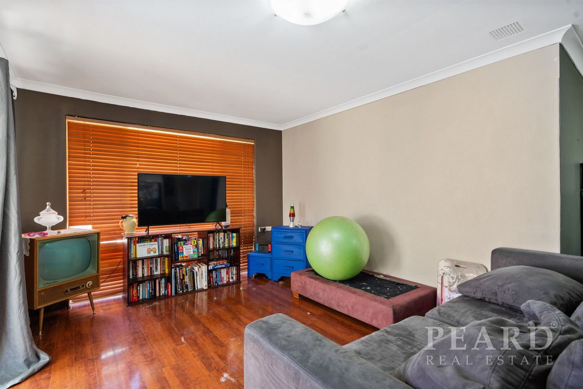 330 Illawarra Crescent South, Ballajura WA 6066, Image 2