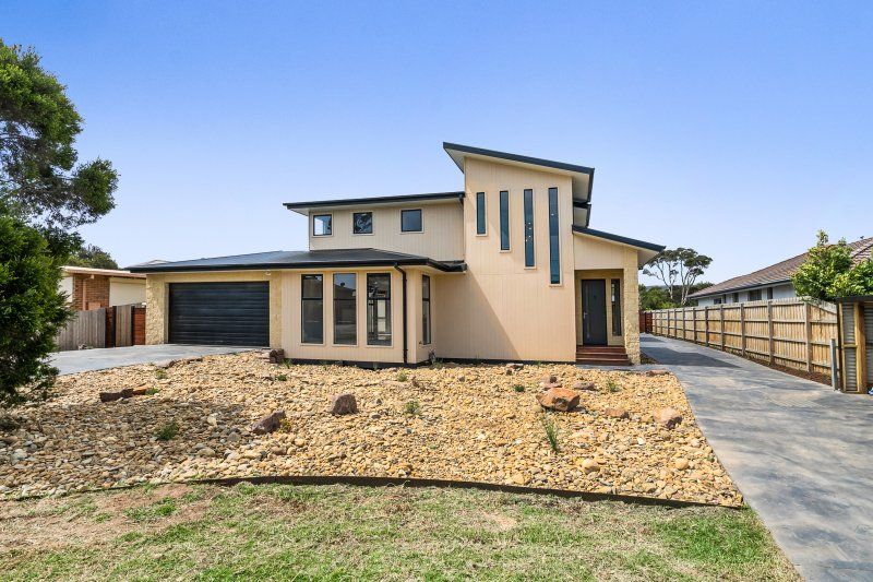 3 bedrooms Townhouse in 1/8 Victoria Crescent SAFETY BEACH VIC, 3936