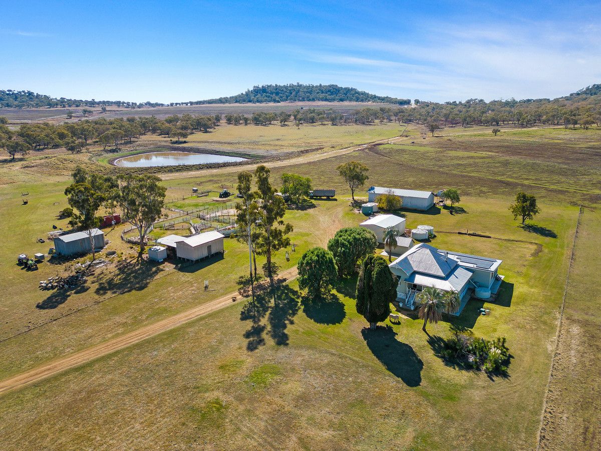 4 bedrooms Rural in 140 Clifton Pittsworth Road MOUNT MOLAR QLD, 4361