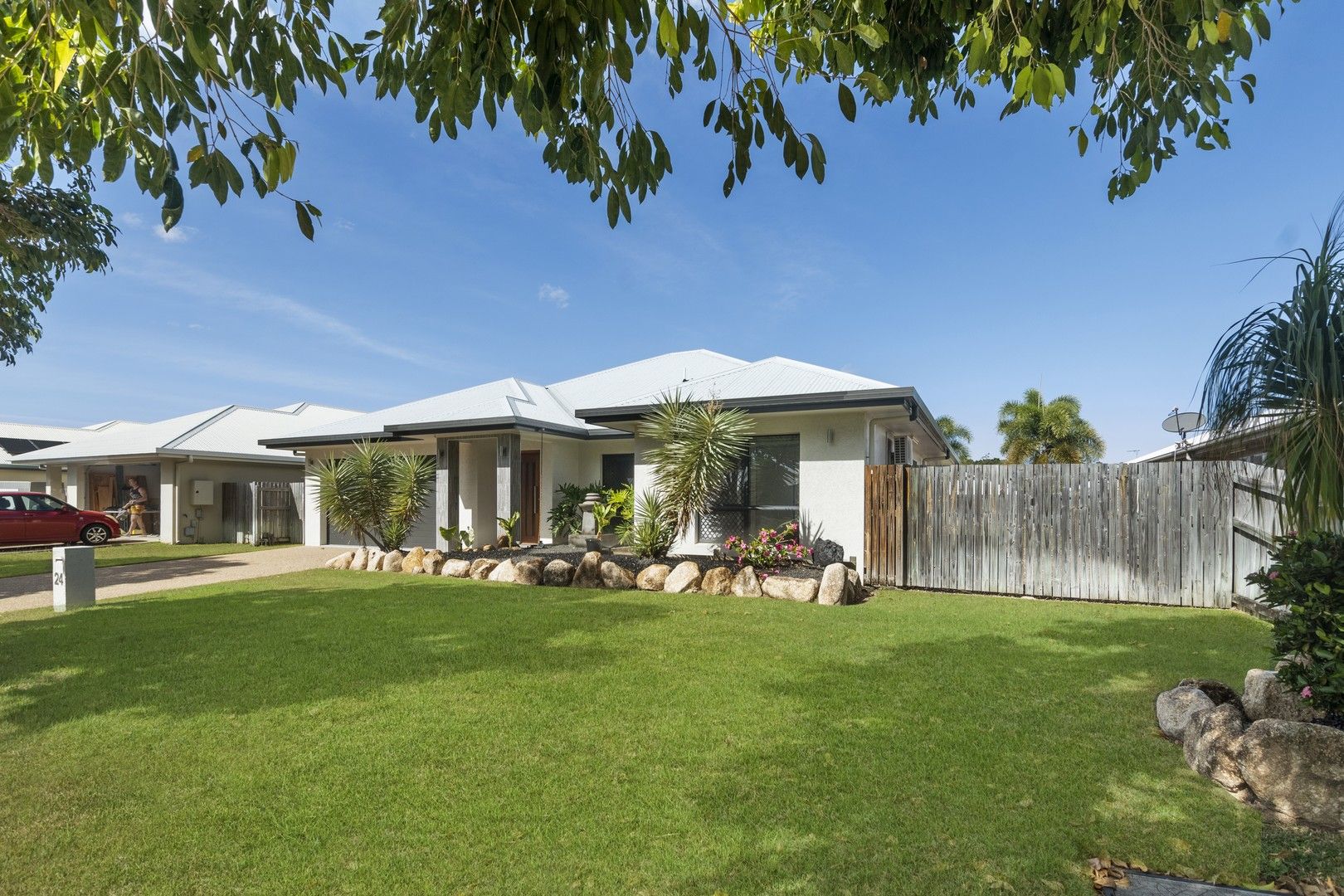 24 Lochern Way, Bushland Beach QLD 4818, Image 0