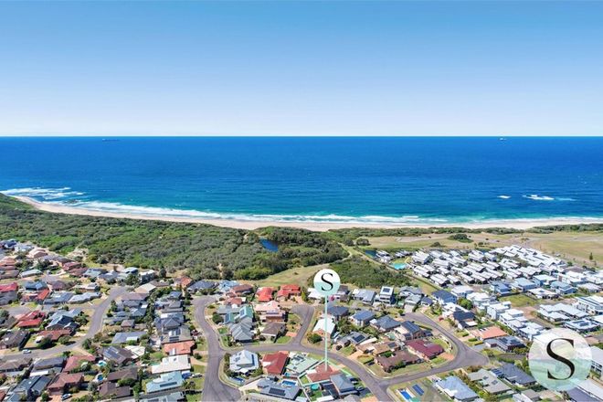 Picture of 7 Yachtsman Avenue, CAVES BEACH NSW 2281