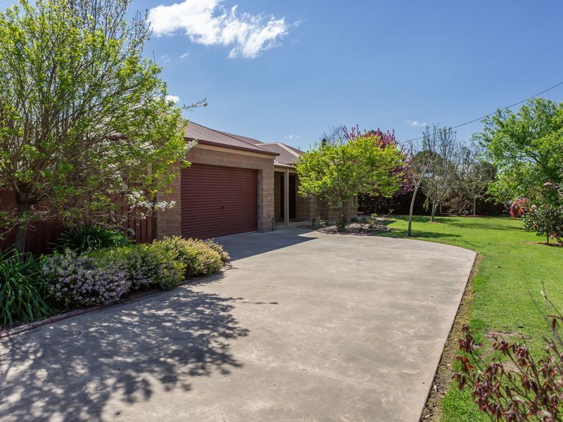 33 Dixon Street, Stratford VIC 3862, Image 0