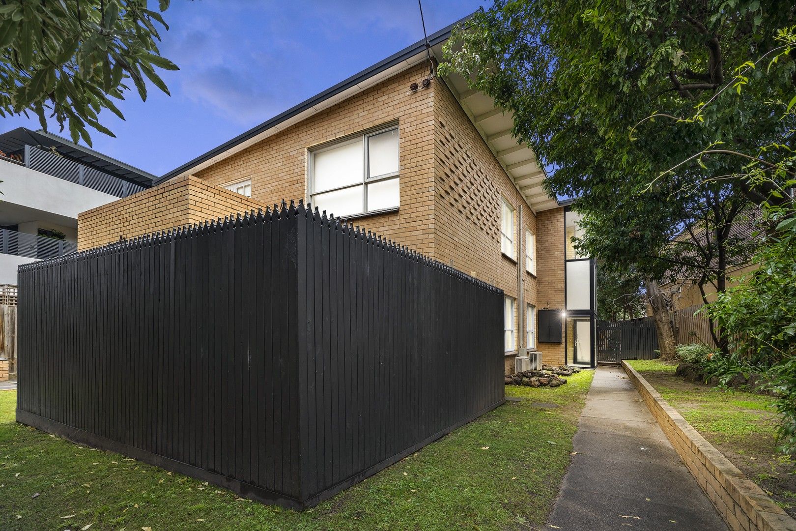 2 bedrooms Apartment / Unit / Flat in 1/16 Leopold Street GLEN IRIS VIC, 3146