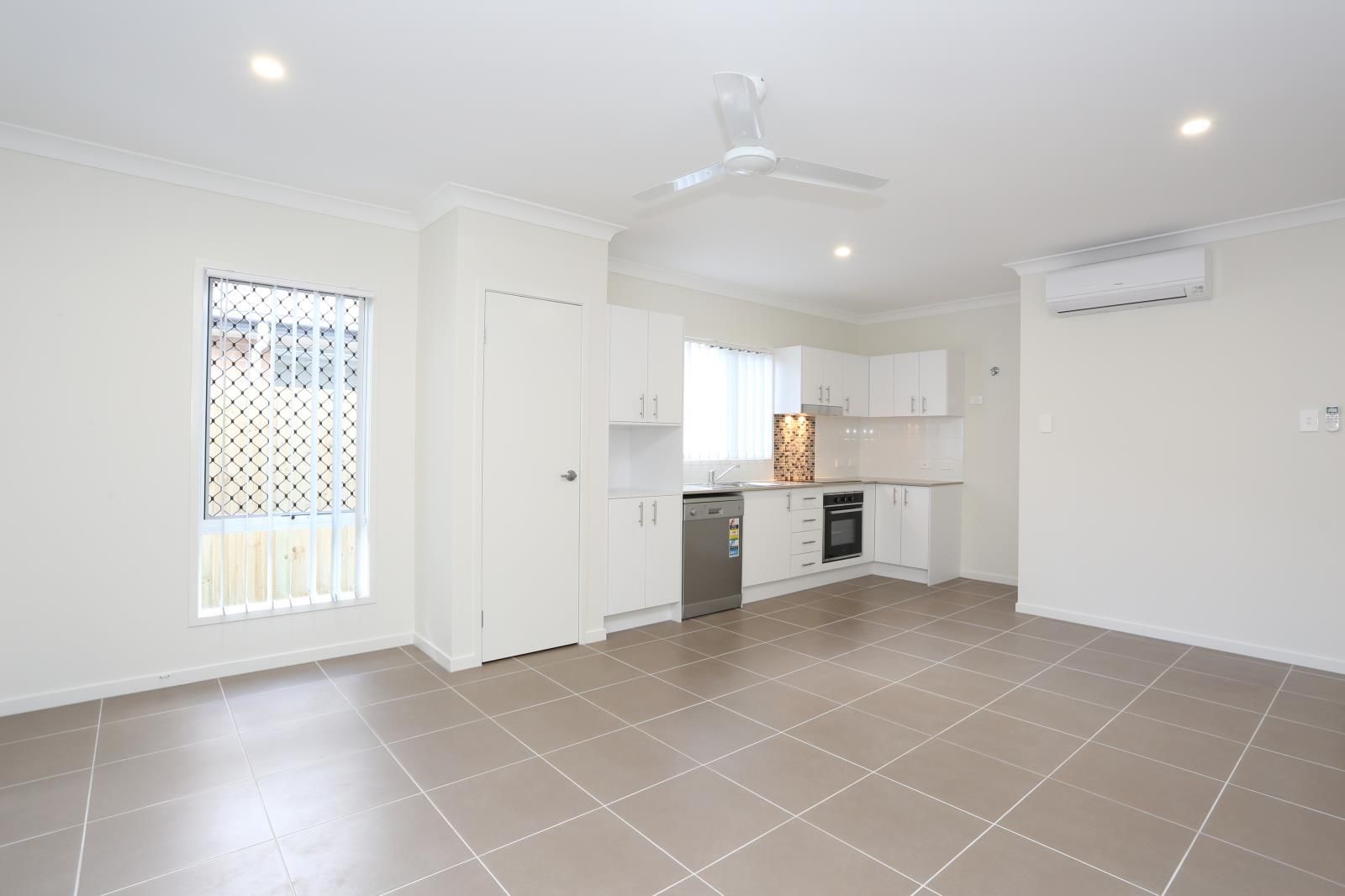 2/27 Ryrie Court Park Ridge QLD 4125 Apartment For Rent Domain