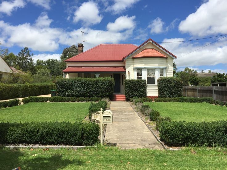 66 Rusden Street Armidale Nsw 2350 House For Rent 360 00 Domain