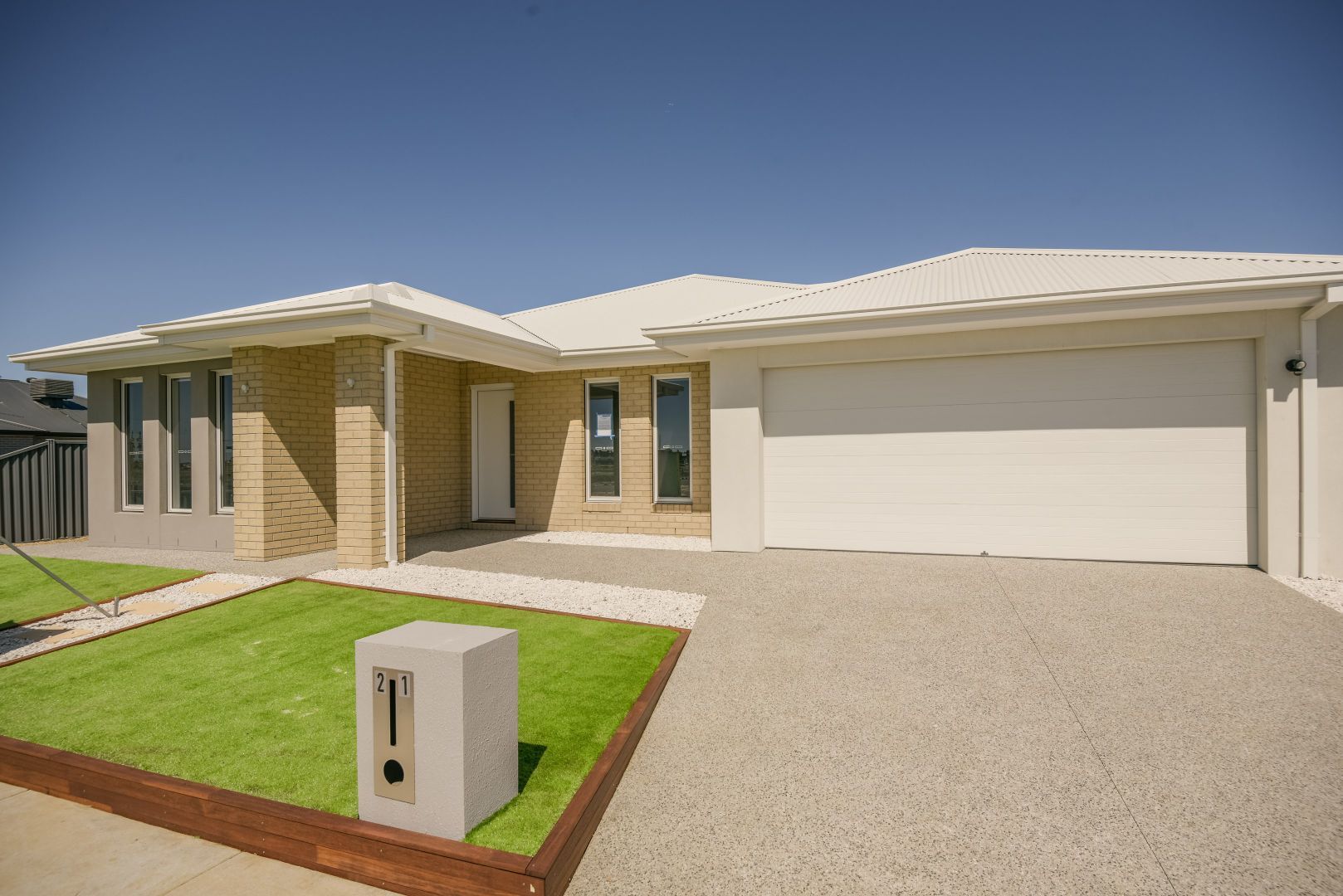 4 bedrooms House in 21 Roscommon Ave ALFREDTON VIC, 3350