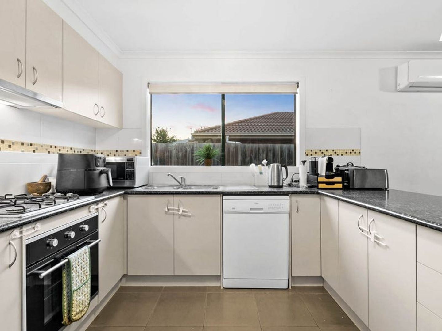 2/21 Raneen Drive, Langwarrin VIC 3910, Image 2