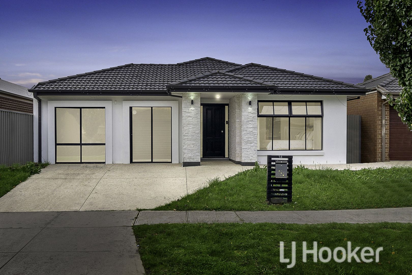 14 Tipperary Way, Cranbourne East VIC 3977