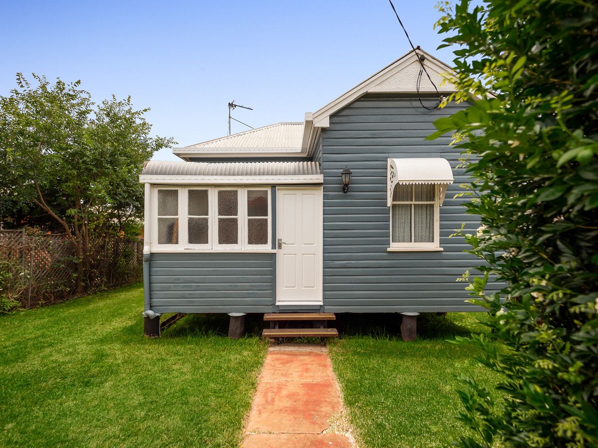 2 bedrooms House in 21 Loudon Street SOUTH TOOWOOMBA QLD, 4350