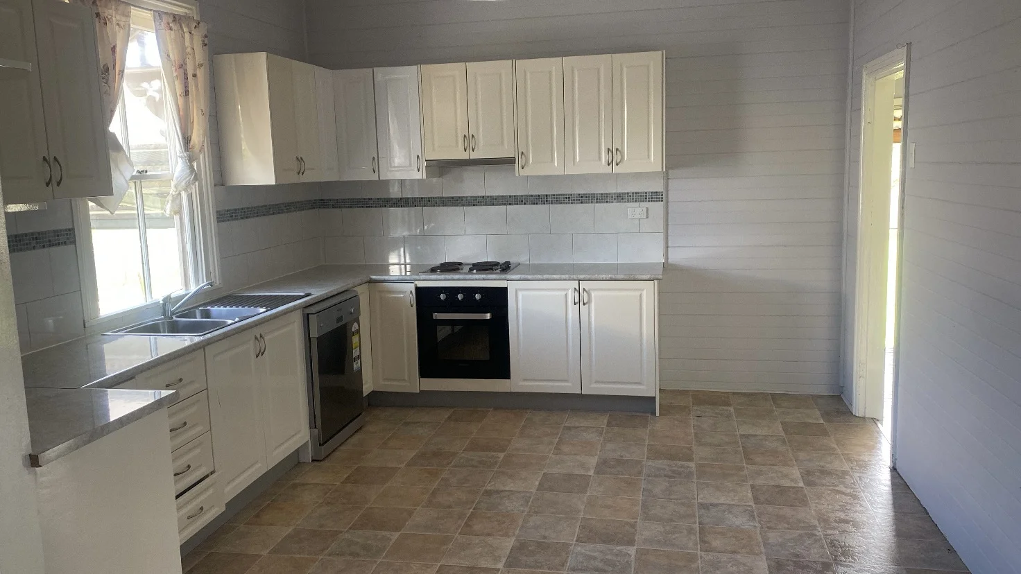 Additional image 2 of 1/9 Madgwick Drive, Armidale NSW 2350
