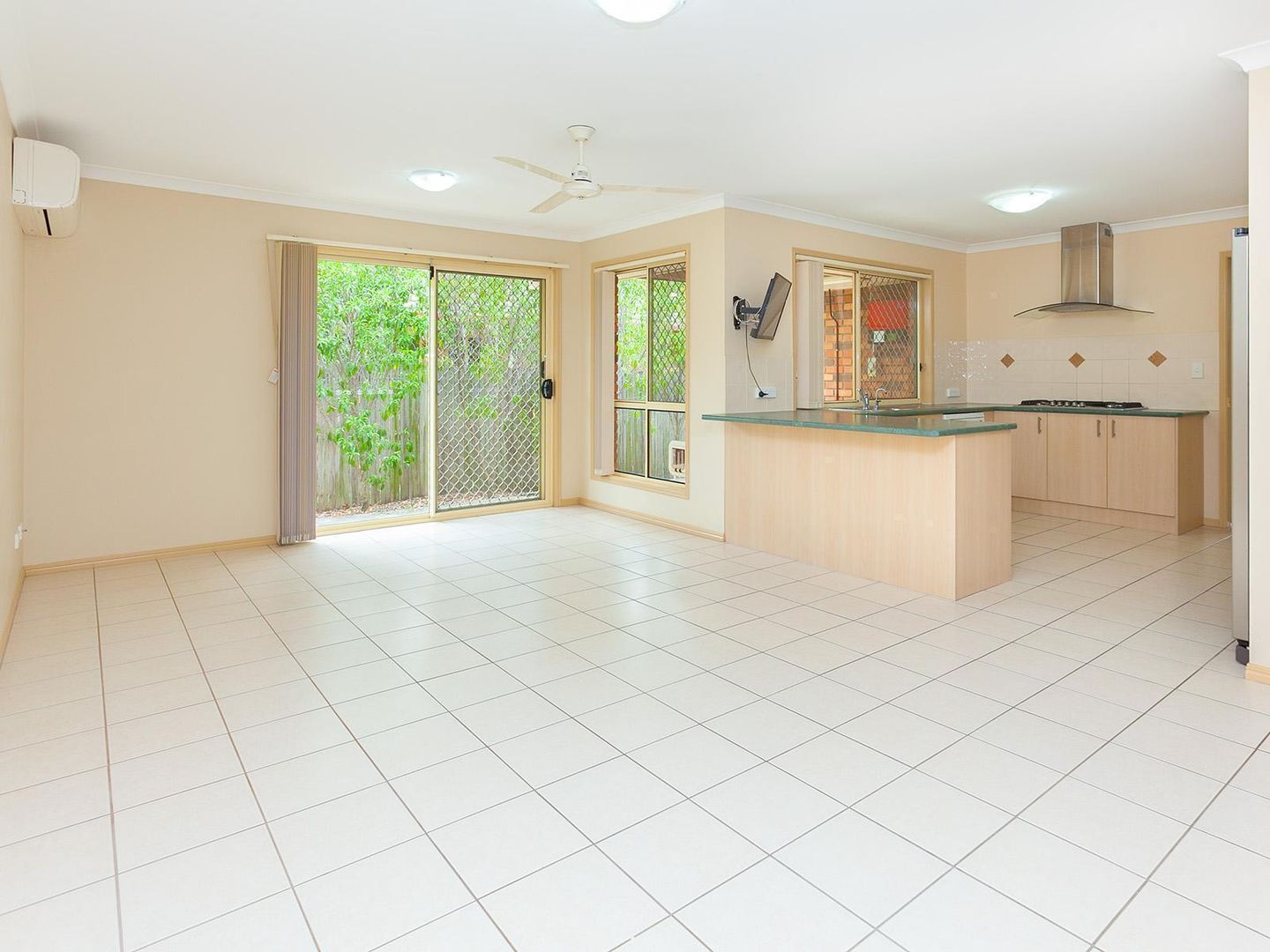 4 Riviera Court, Oxley QLD 4075, Image 1