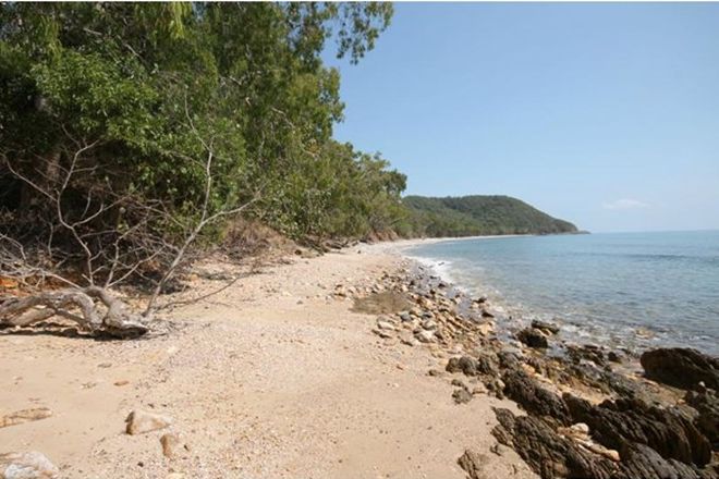 Picture of 9 Toll Gate Road, OAK BEACH QLD 4877