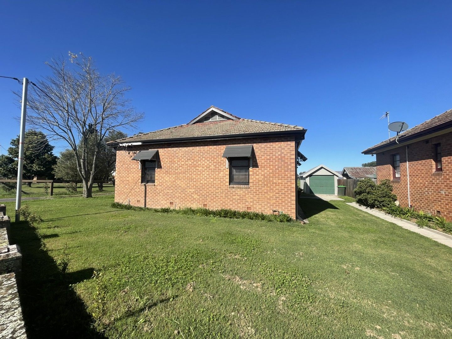 2 bedrooms House in 10a Glenarvon Road LORN NSW, 2320