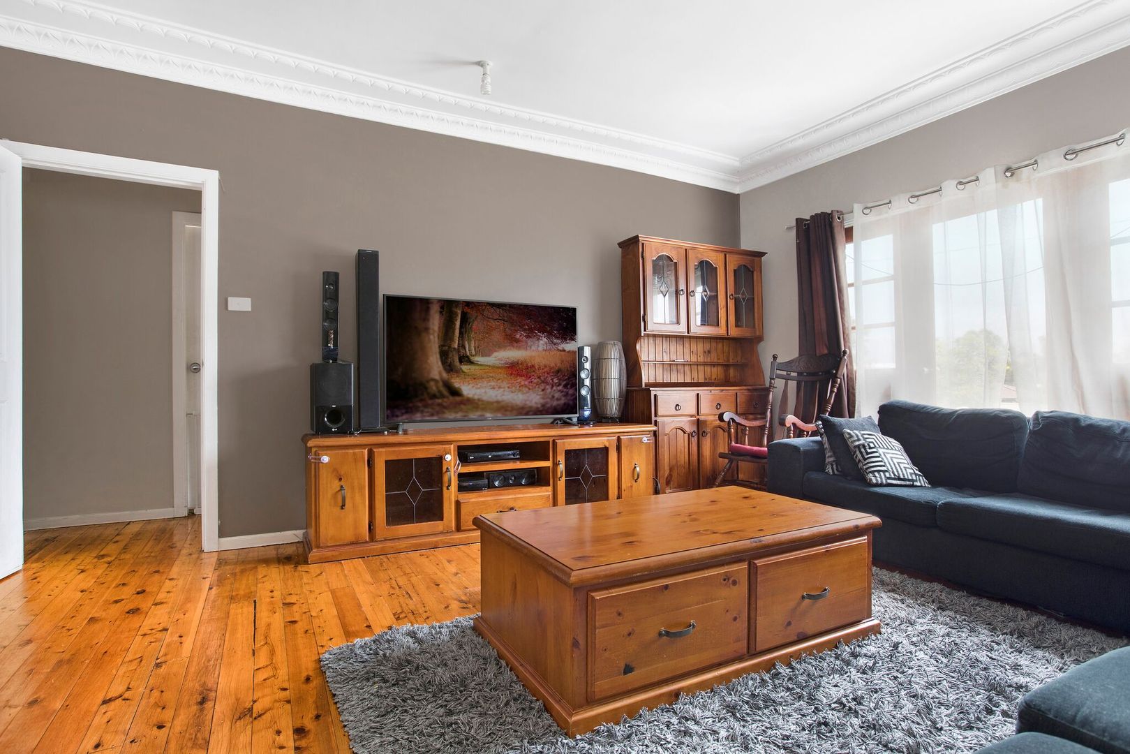 10 Lake Entrance Road, Oak Flats NSW 2529 House For Rent 560 Domain