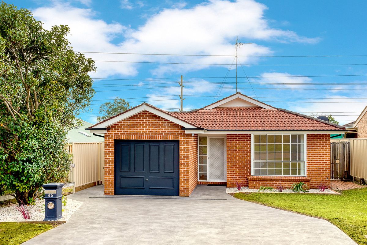 4 bedrooms House in 45 Pardalote Place GLENMORE PARK NSW, 2745