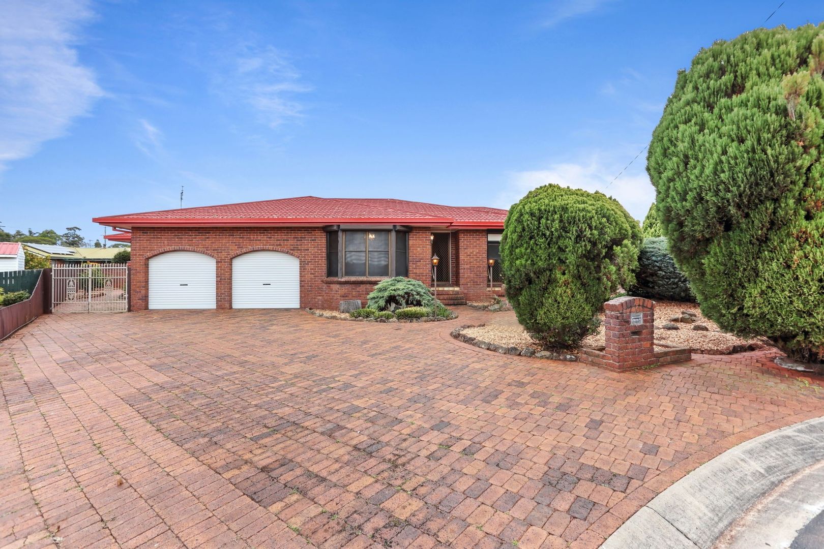 4 bedrooms House in 10 Diane Court CENTENARY HEIGHTS QLD, 4350