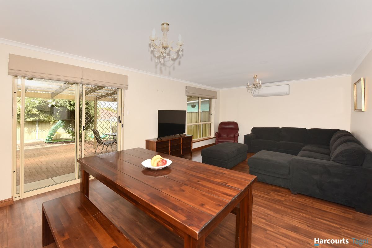 22 Jeanette Crescent, Aberfoyle Park SA 5159, Image 2