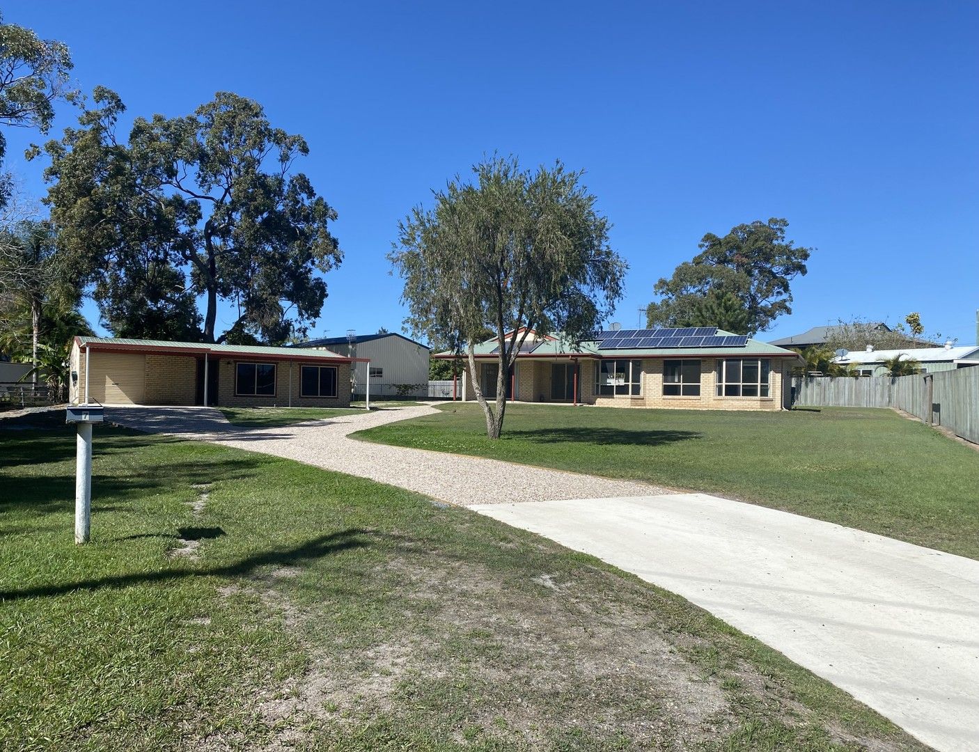 5 bedrooms House in 7 Argus Court COOLOOLA COVE QLD, 4580