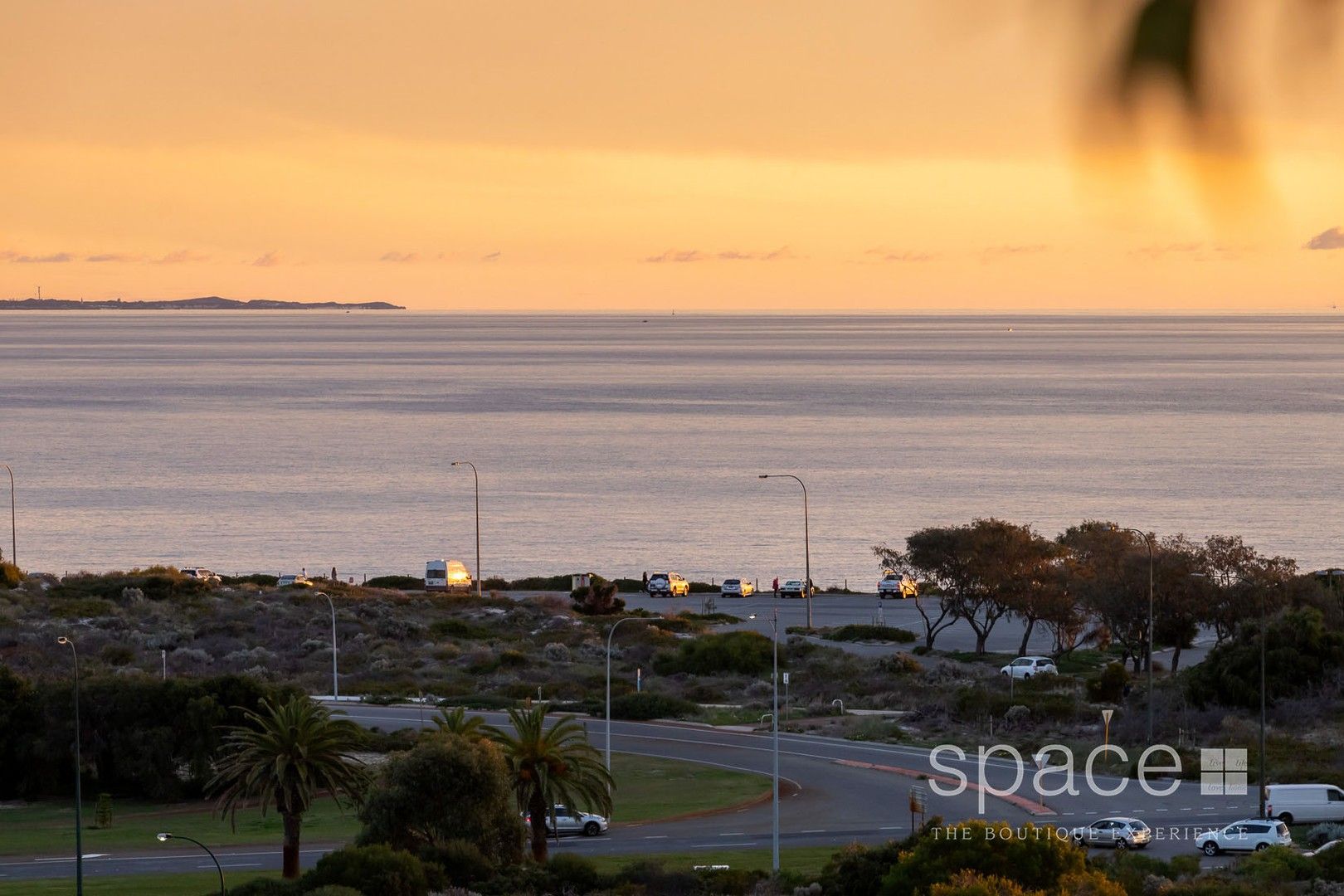 2 bedrooms House in 8 Lowanna Way CITY BEACH WA, 6015