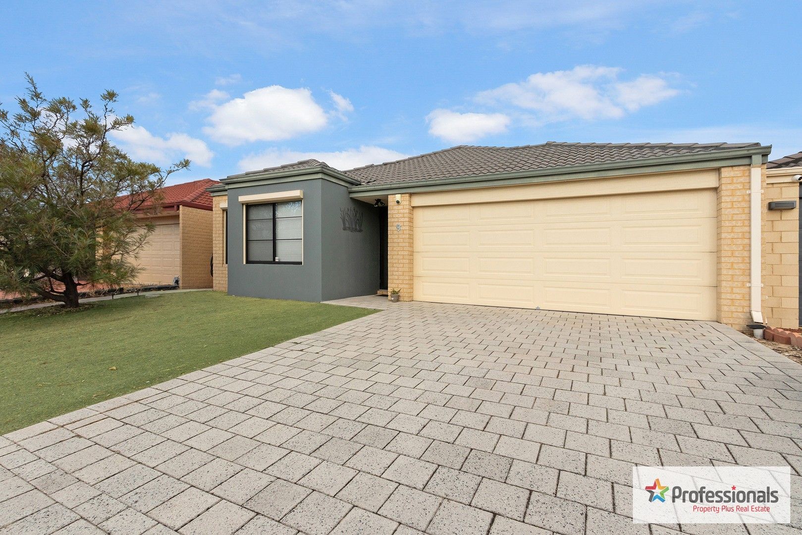 3 bedrooms House in 9 Sparnam Street CANNING VALE WA, 6155