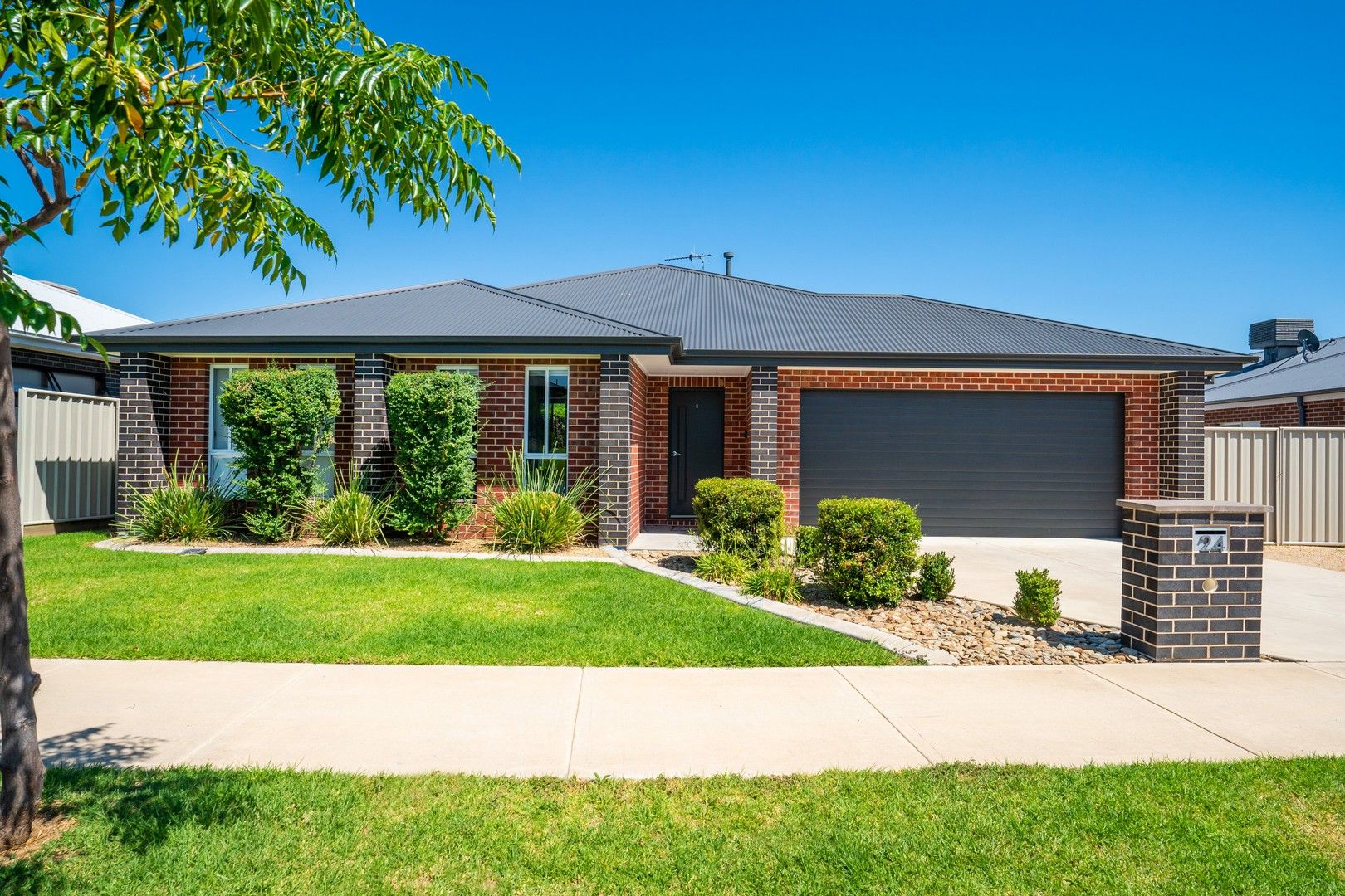 4 bedrooms House in 24 Stockman Circuit THURGOONA NSW, 2640