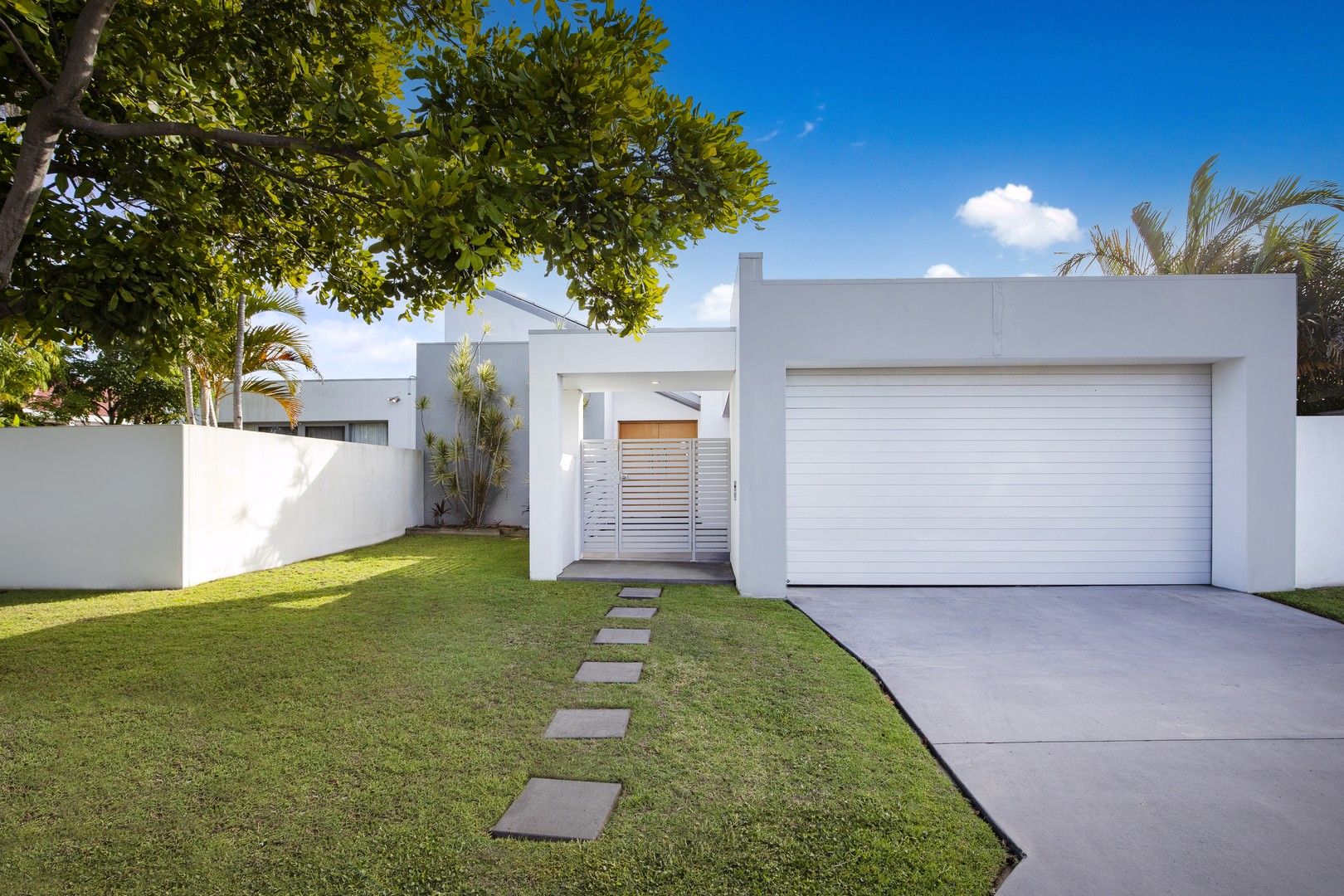 20 Drysdale Place, Paradise Point QLD 4216 House For Rent 1,550