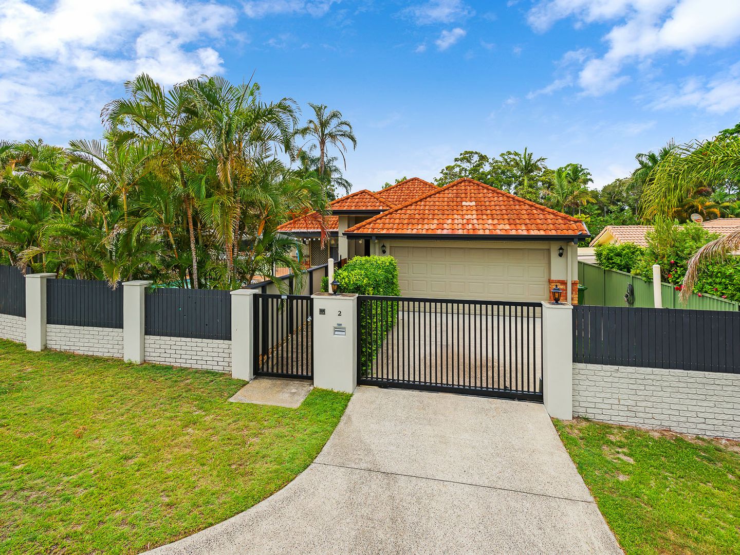 2 Sundown Drive, Paradise Point QLD 4216, Image 1