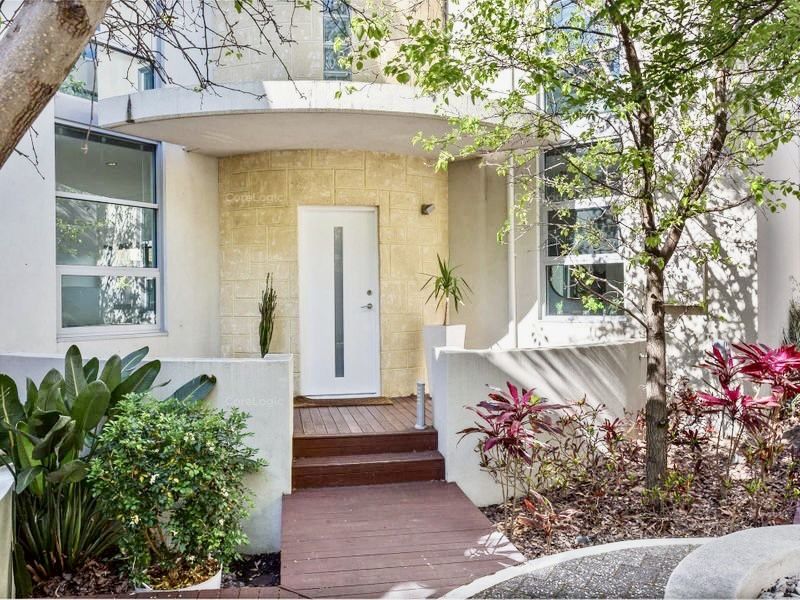 2 bedrooms Townhouse in 3/313 Oxford Street LEEDERVILLE WA, 6007