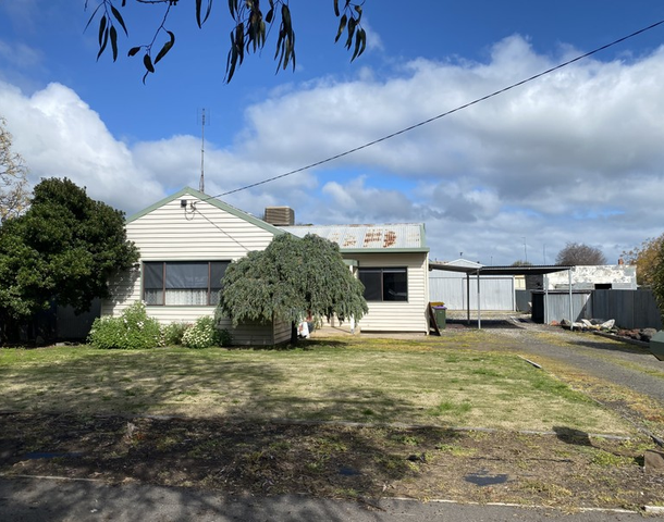 77 Lyle Street, Warracknabeal VIC 3393