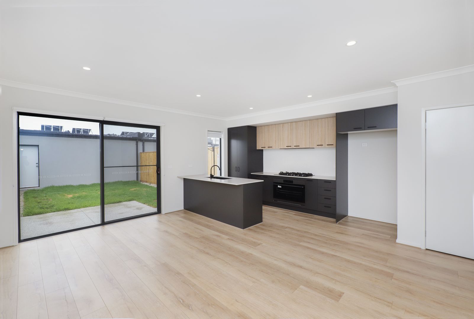 10 Longtown Road, Thornhill Park VIC 3335 Townhouse For Rent Domain