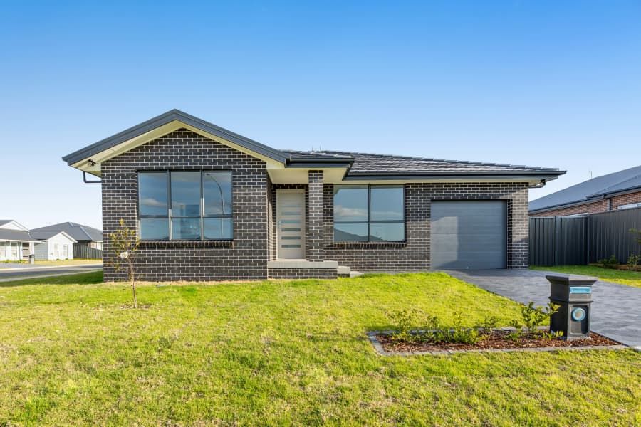 4 bedrooms House in 1 Webeck Place TAHMOOR NSW, 2573