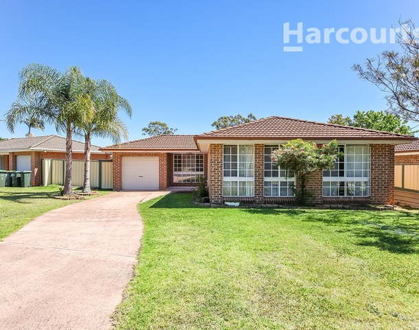 8 Briggs Place, St Helens Park NSW 2560