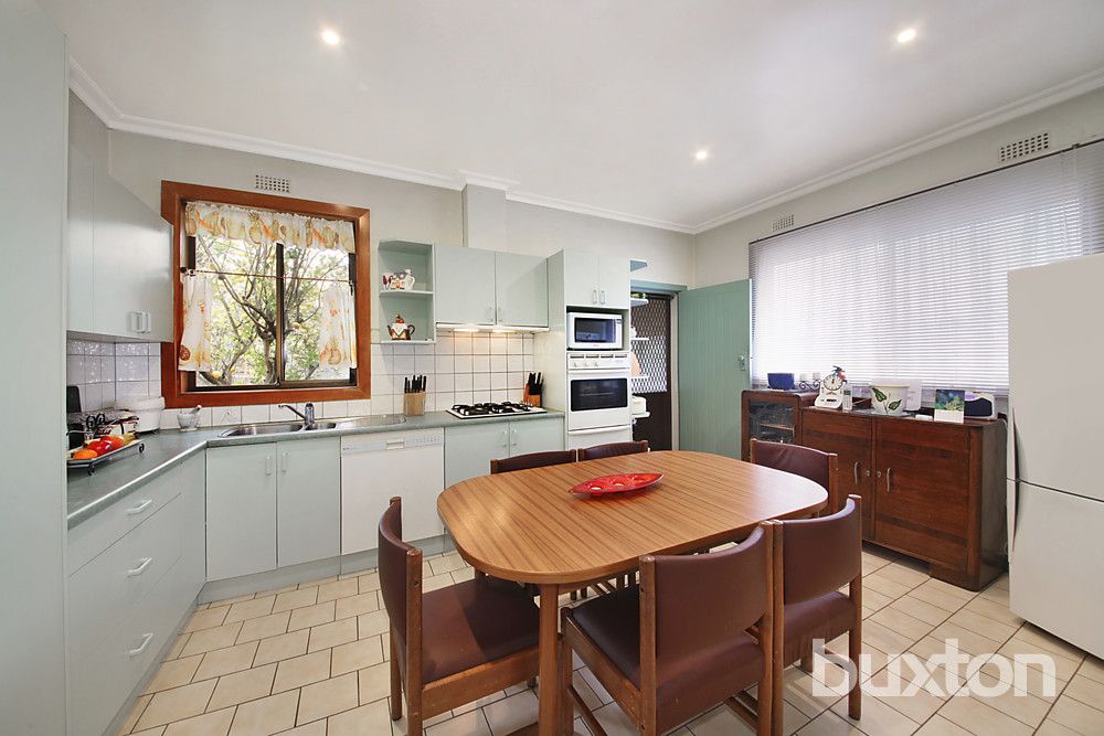 175 Linacre Road, Hampton VIC 3188, Image 2