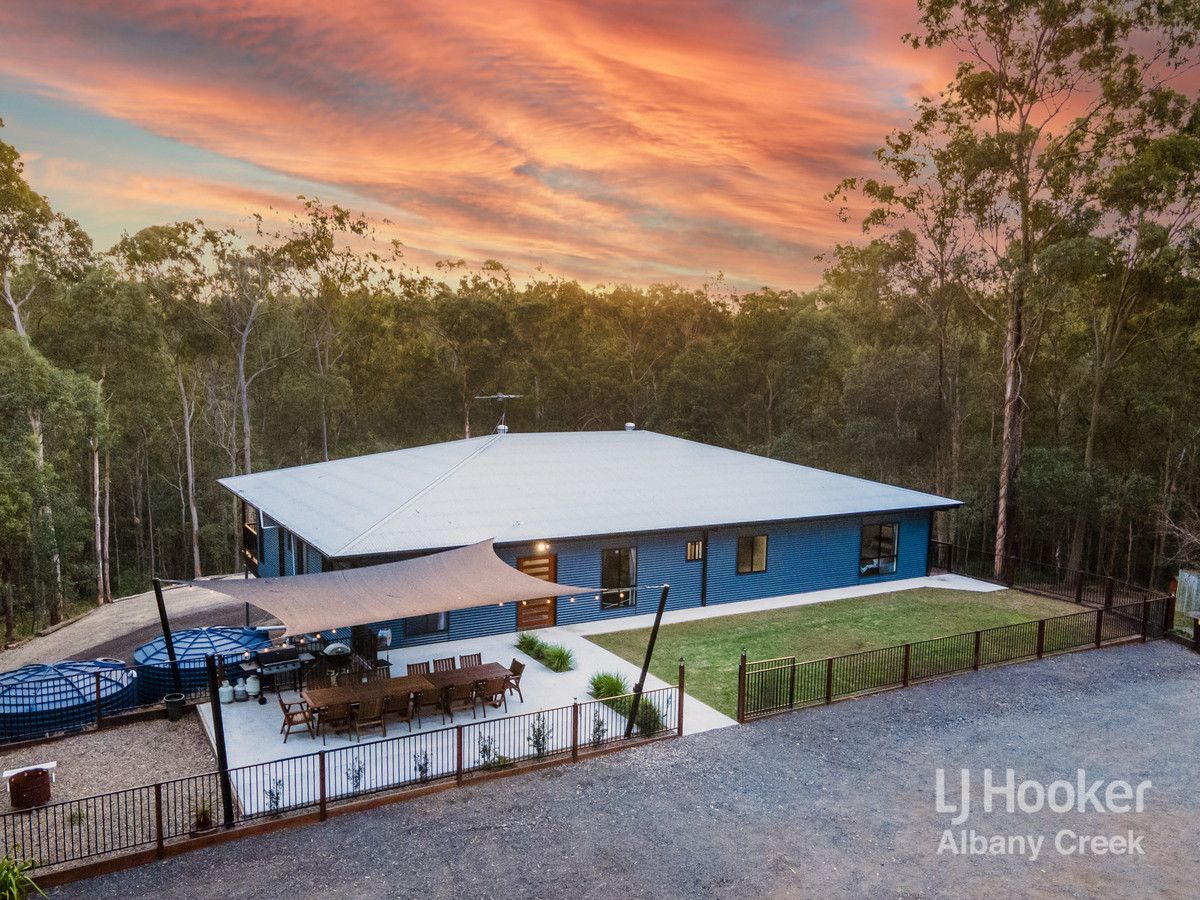 8 bedrooms House in 166 Church Road EATONS HILL QLD, 4037