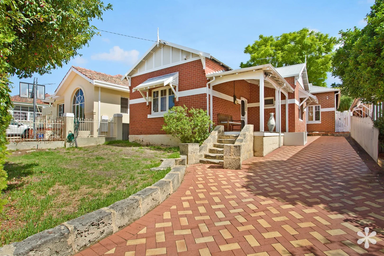 81 Gwenyfred Rd, Kensington WA 6151