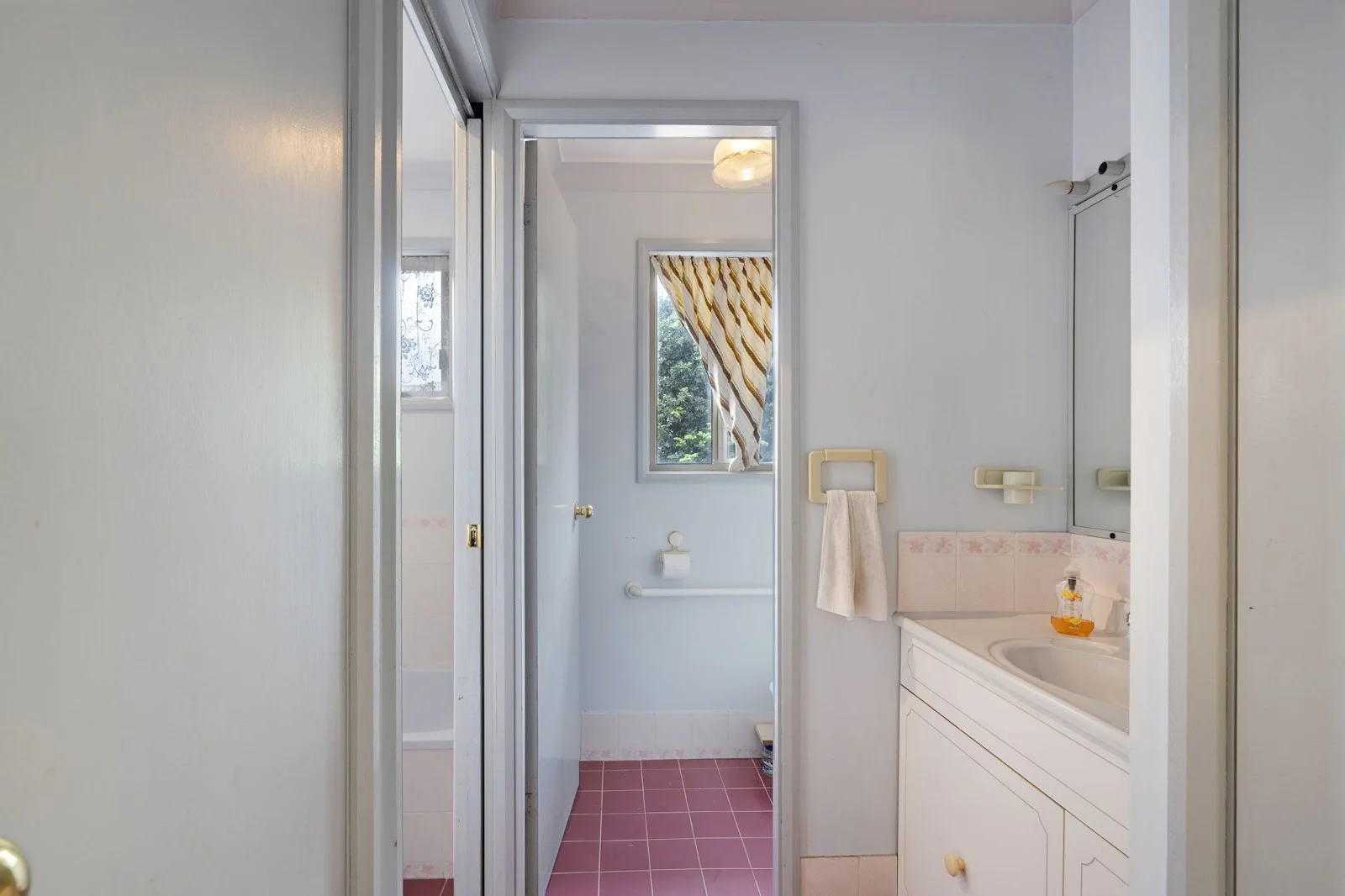 Additional image 10 of 5 Campbell Parade, Mannering Park NSW 2259