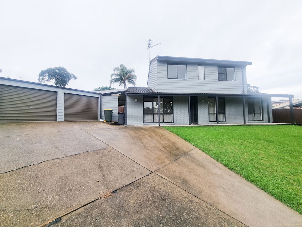4 bedrooms House in 10 Mica Place EAGLE VALE NSW, 2558