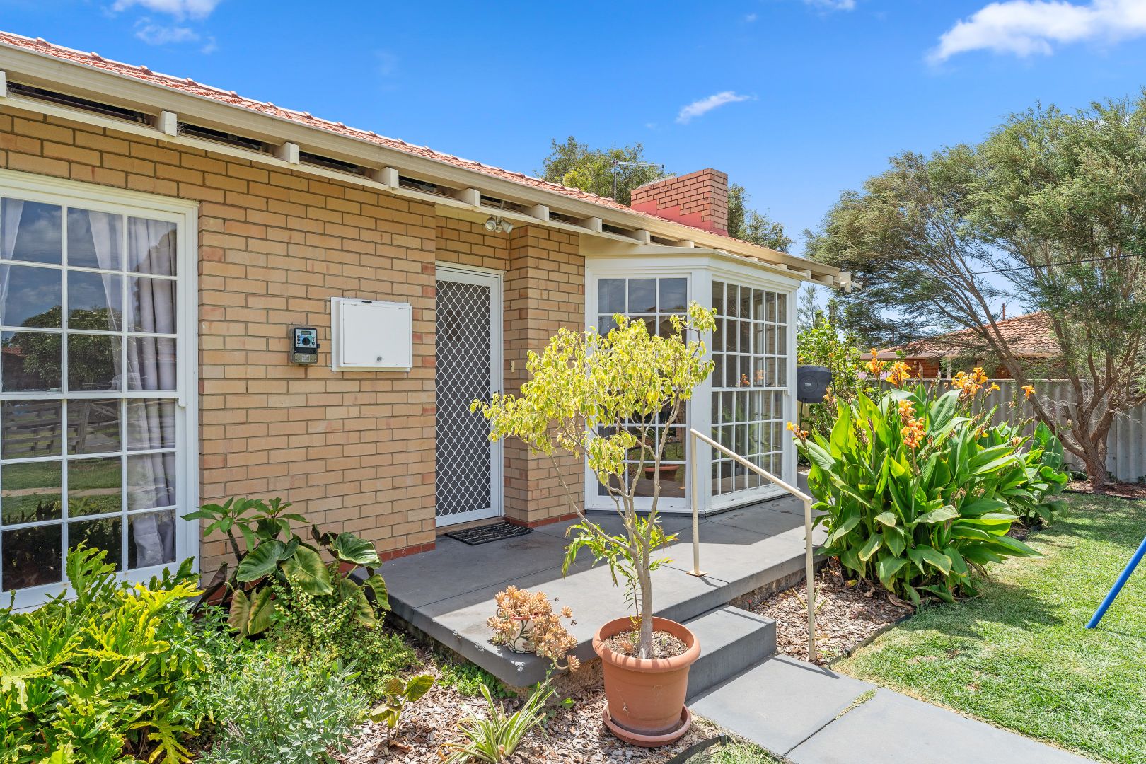 9 Octans Crt, Rockingham WA 6168, Image 1