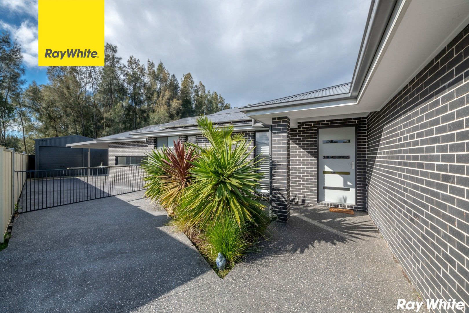 4 bedrooms House in 16 Laguna Court BLACK HEAD NSW, 2430