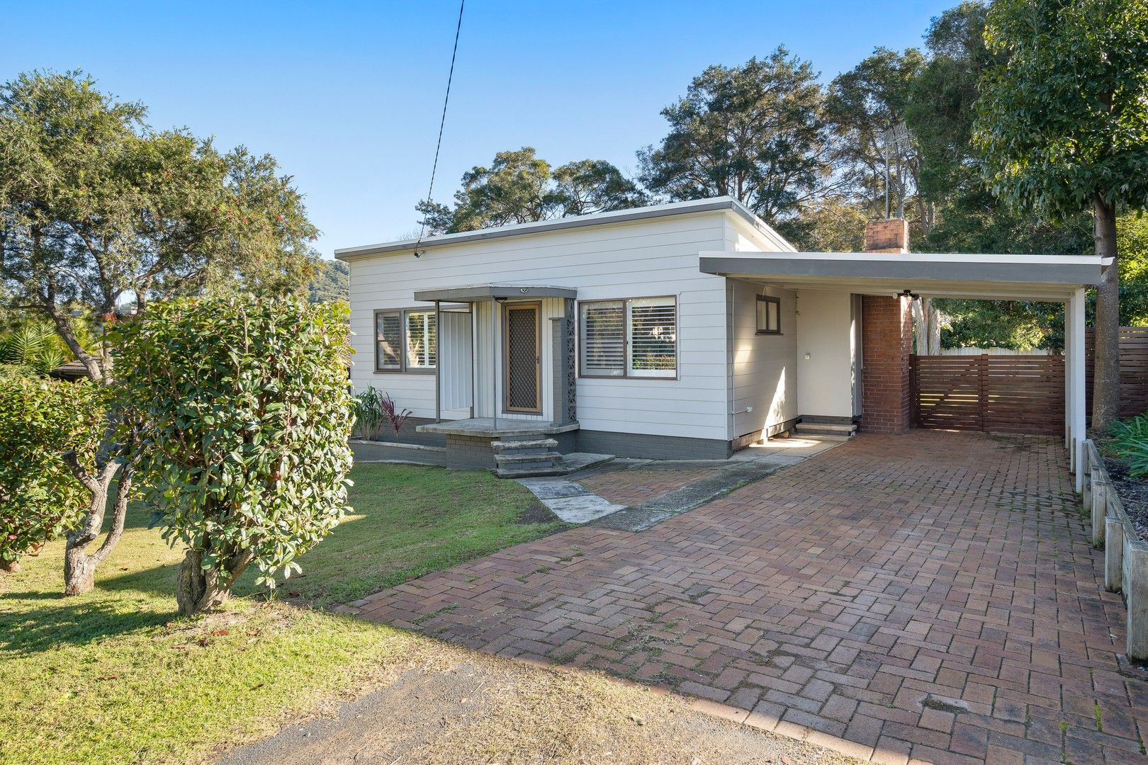 2 bedrooms House in 22 Dillon Road WAMBERAL NSW, 2260