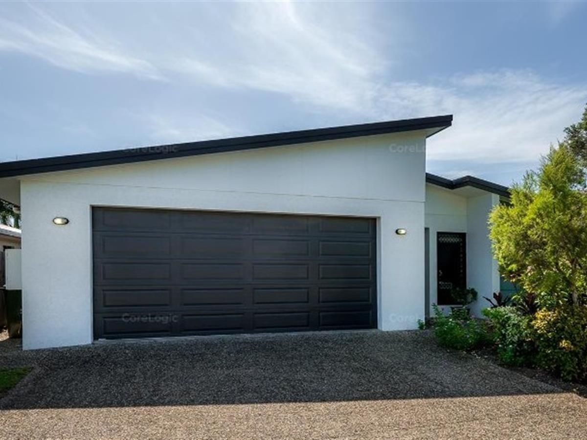 4 bedrooms House in 22 Carter Close SMITHFIELD QLD, 4878